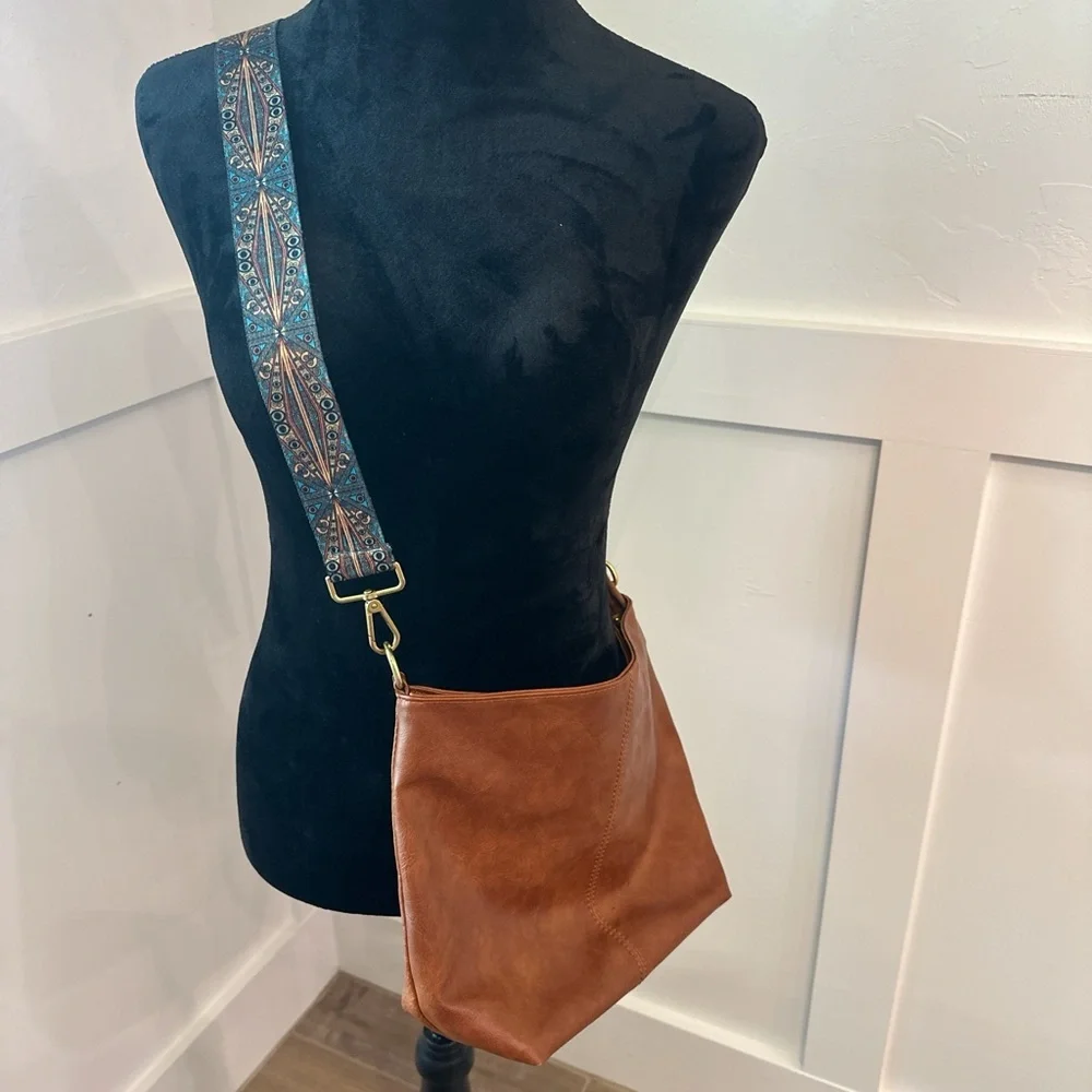 Brown Leather Crossbody Bag‎ with Patterned Strap